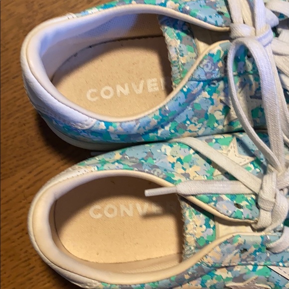 Floral athletic converse low tops - Picture 5 of 5